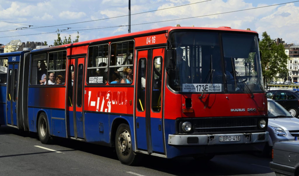 Sinh viên được giảm giá vé khoảng 50% khi sử dụng phương tiện giao thông công cộng ở Hungary